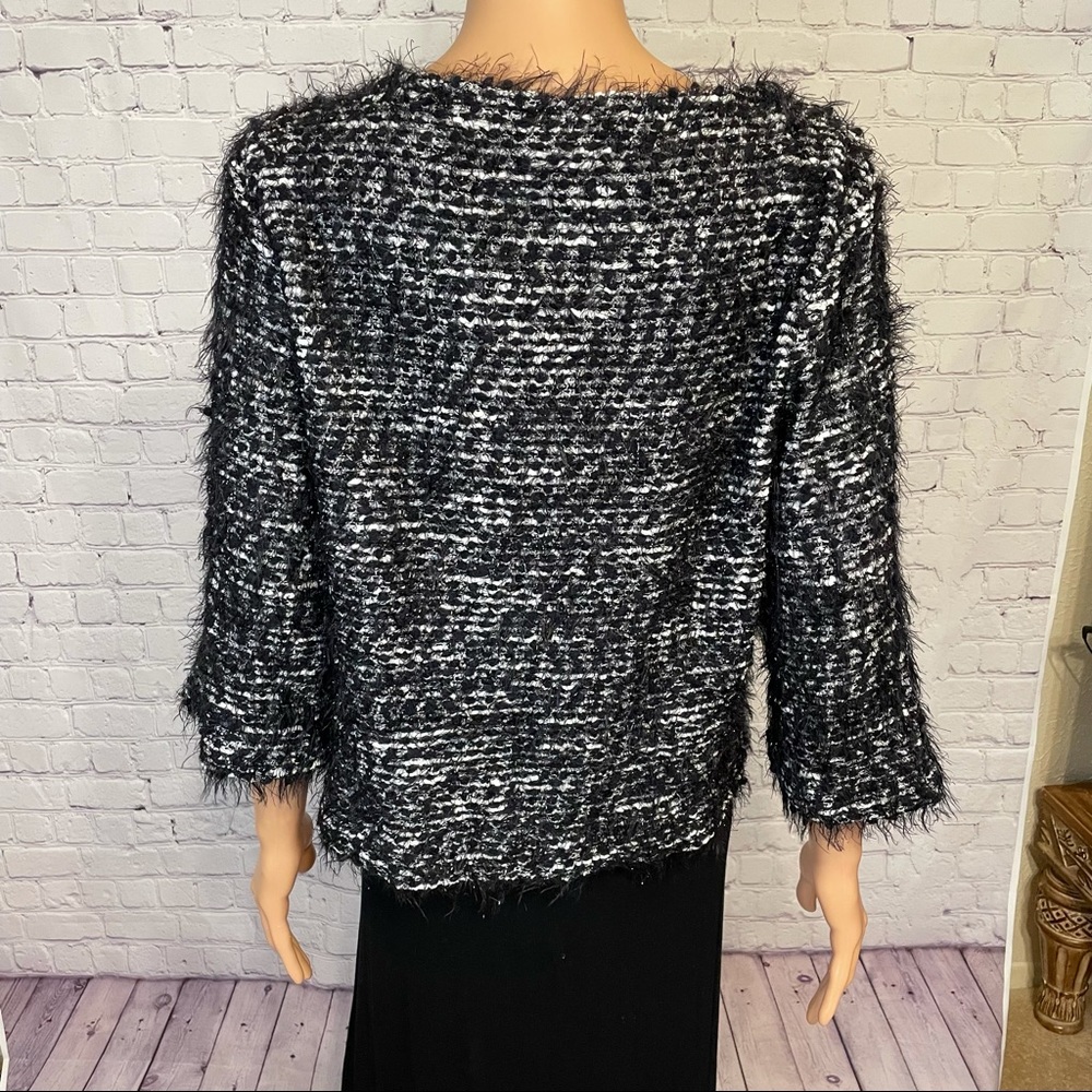 Vince camuto Extremely soft black and white mid-sleeve  sweater size medium - Picture 6 of 13